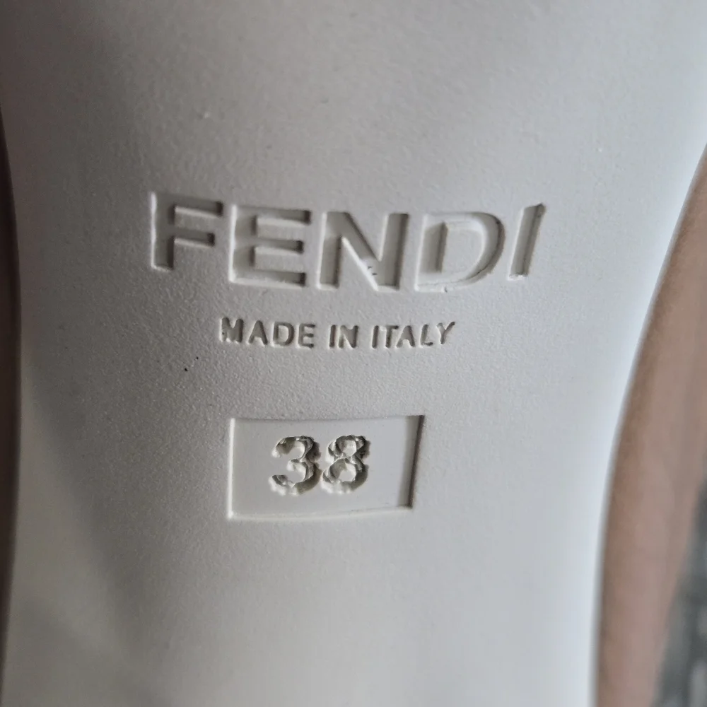 🐢 Fendi Peep Toe Heels 4.5" Soft Leather! Size 38EUR 7.5-8 US - Picture 5 of 17